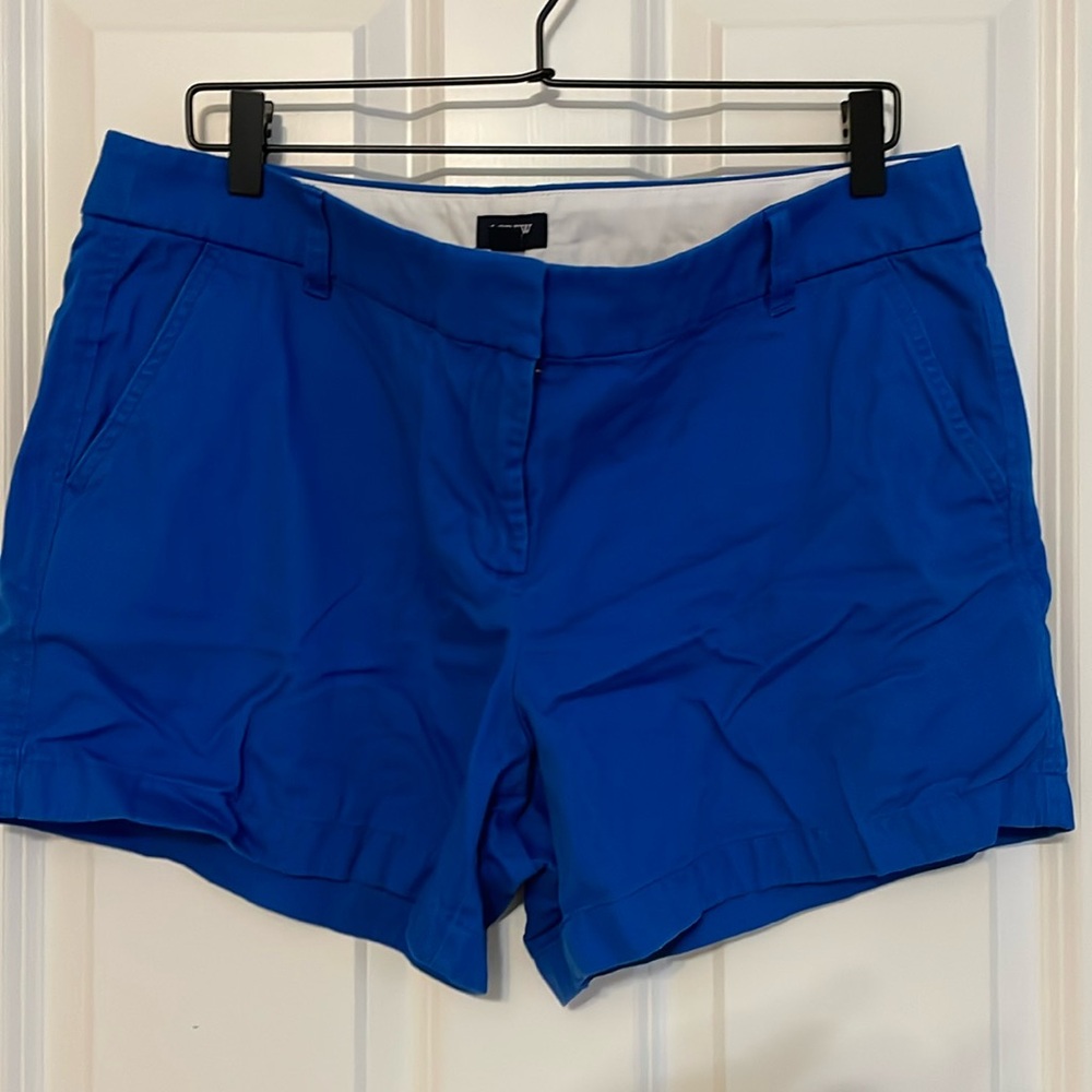 J Crew women’s 5” shorts size 14.
